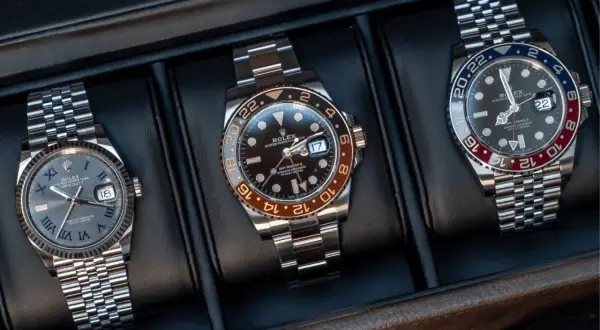 Tre orologi Rolex in una scatola, un'attesa che vale la pena.