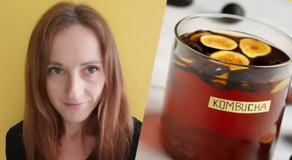 Kobieta i szklanka z kombuchą z figami.