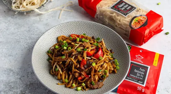 Gdzie kupić makaron chow mein? Sprawdź najlepsze miejsca w Polsce