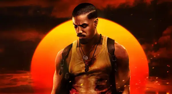 Michael B. Jordan jako John Kelly w filmie "Grzesznicy". W tle wielkie, pomarańczowe słońce.