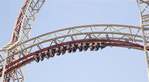 Hyperion czy Zadra? Odkryj, który rollercoaster jest bardziej ekstremalny!