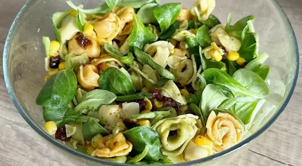 Z czym tortellini na obiad? Odkryj najlepsze sosy i dodatki
