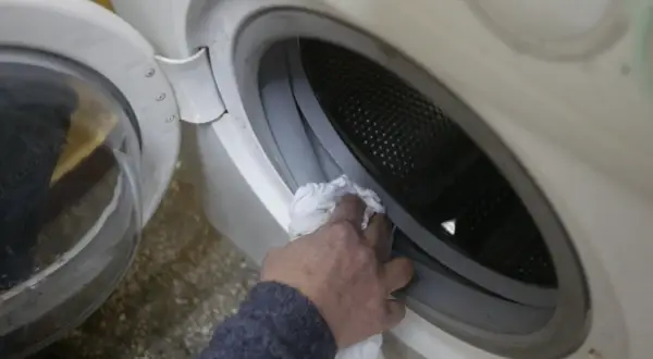 Czysty filtr w pralce: Jak to zrobić samemu w 10 minut?