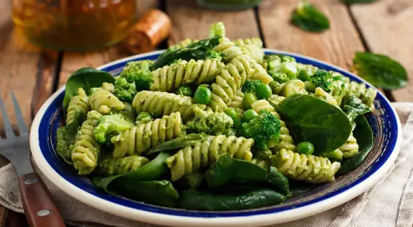 Salade de pâtes : Recettes faciles, astuces et secrets pour la réussir