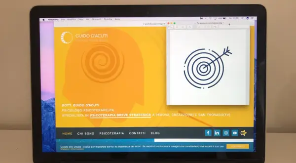 Il sito di Guido D'Acuti, psicologo psicoterapeuta, illustra la psicologia strategica con un'icona di un bersaglio e una freccia.