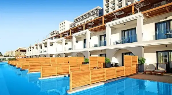 Jakie hotele spłonęły na Rodos i jak to wpłynęło na turystykę