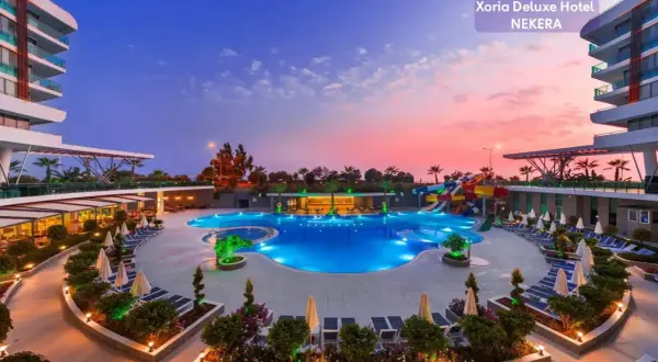 Piękny basen z wodnymi zjeżdżalniami w Xoria Deluxe Hotel Nekera. Wiele pozytywnych xoria deluxe opinie potwierdza, że to idealne miejsce na wakacje.