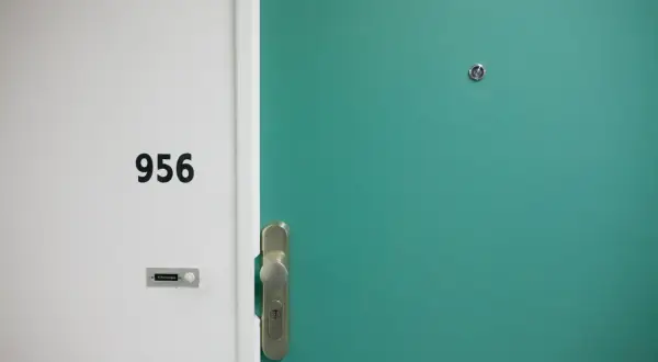 Co to jest overbooking w hotelu i jak uniknąć nieprzyjemności?