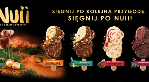 Cztery lody Nuii w czekoladzie z różnymi dodatkami na tle krajobrazu i koali.