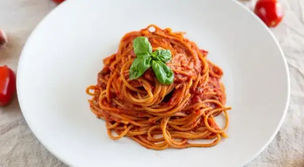 Spaghetti Napoli Magdy Gessler: Sekrety smaku i jakości
