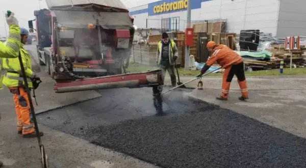 Ile kosztuje m2 asfaltu? Poznaj ukryte koszty i ceny w Polsce