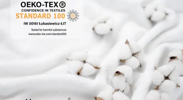 Certyfikat OEKO-TEX Standard 100 na białym tle z bawełną. Gwarancja bezpieczeństwa tekstyliów.