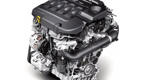 Nowoczesny silnik 2.0 TDI z turbosprężarką, gotowy do montażu w samochodzie.