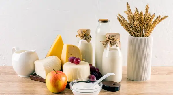 Sery, mleko w butelkach, jogurt i owoce. Czy to wszystko dla Ciebie? Zastanawiasz się nad nietolerancją laktozy? Test domowy może pomóc!