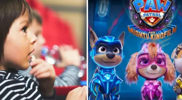 Ein Kind im Kino schaut gespannt auf die Leinwand, auf der die Helden von Paw Patrol – Der Kinofilm zu sehen sind.