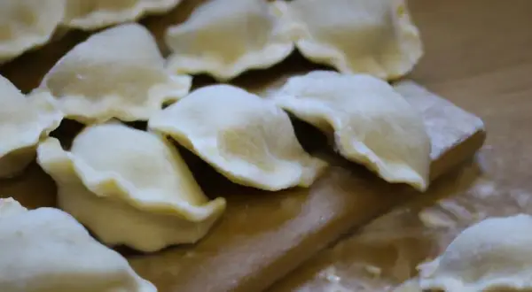 Ile kcal mają kopytka? Sprawdź, co wpływa na ich kaloryczność