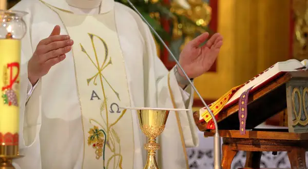 Czy w Wielki Piątek trzeba iść do kościoła? Obowiązki i zalecenia