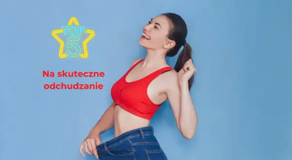 Szczęśliwa kobieta w za dużych jeansach, symbolizująca sukces w odchudzaniu. Neonowy napis "TOP 5" i tekst "Na skuteczne odchudzanie" podkreślają temat.