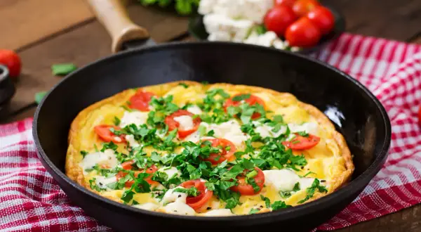 Ile kalorii ma omlet? Zaskakujące różnice w kaloryczności!