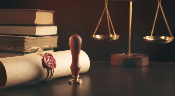 Jak tytułować notariusza? Oto zasady, które musisz znać