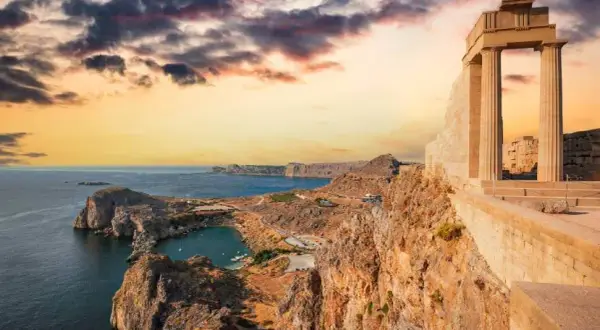 Ile trwa lot na Rodos? Sprawdź, co wpływa na czas przelotu
