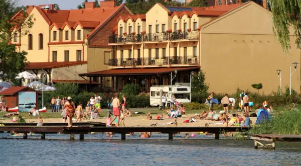 Jezioro Licheńskie: ukryte skarby i atrakcje, które musisz poznać