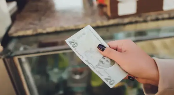Jaką walutę do Turcji na wakacje, aby nie przepłacać i oszczędzić?