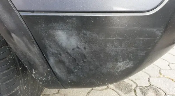 Jak usunąć rysy z plastikowego zderzaka - skuteczne metody naprawy