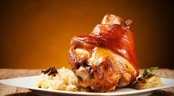 Jak zapeklować golonkę do gotowania: proste metody i smaki, które zaskoczą