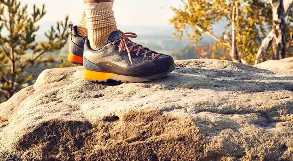 Skarpety trekkingowe na lato: Wybierz komfort bez pęcherzy!