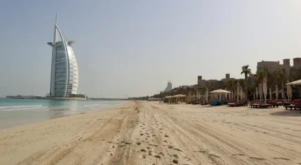 Dubaj – jakie morze go otacza i dlaczego to ważne dla turystów
