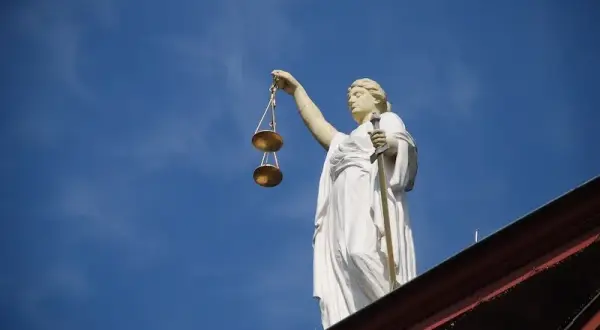 Jak uzyskać protokół z rozprawy sądowej - krok po kroku bez problemów