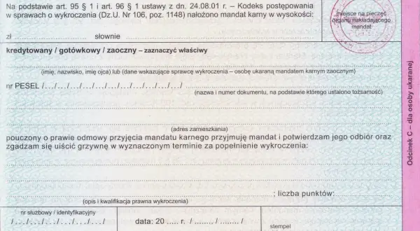 Mandat karny z numerem 0123456. Dokument zawiera dane sprawcy, opis wykroczenia i miejsce na podpisy.
