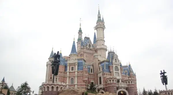 Ile kosztuje wejście do Disneylandu? Ceny biletów i oszczędności