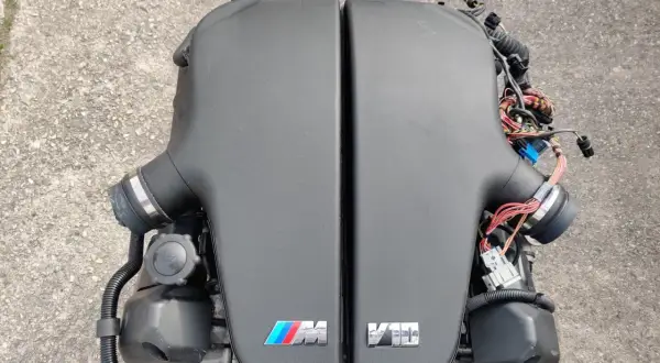 BMW V10: Legenda S85B50 czy warto kupić M5/M6? (70 znaków)