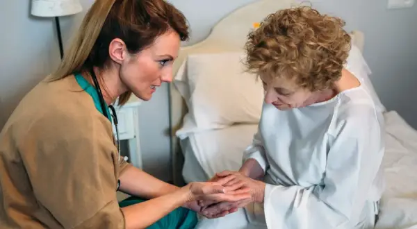 Opiekunka środowiskowa gdzie może pracować – sprawdź najlepsze miejsca zatrudnienia