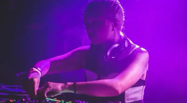Słuchawki DJ-skie: Jak wybrać idealne? Poradnik i top modele