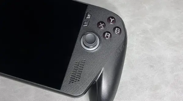 Przenośna konsola do gier, przypominająca Xbox ROG Ally X, z przyciskami A, B, X, Y i analogiem.