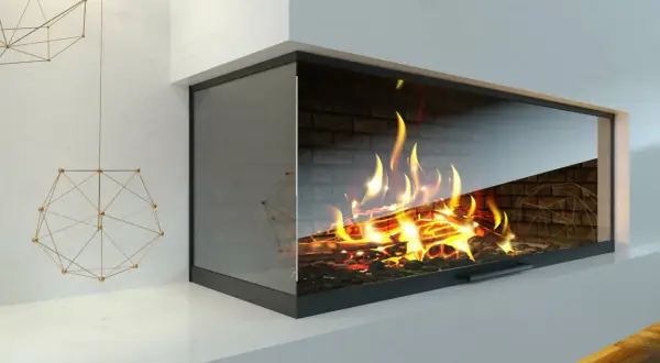 Moderner offener Kamin mit Glasscheibe, der die Vorschriften für Sicherheit und Ästhetik erfüllt. Ein warmes Feuer brennt hinter Glas.