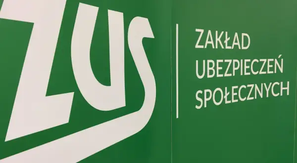 Logo ZUS i napis "Zakład Ubezpieczeń Społecznych". Dowiedz się, co to jest subkonto w ZUS i jak działa.