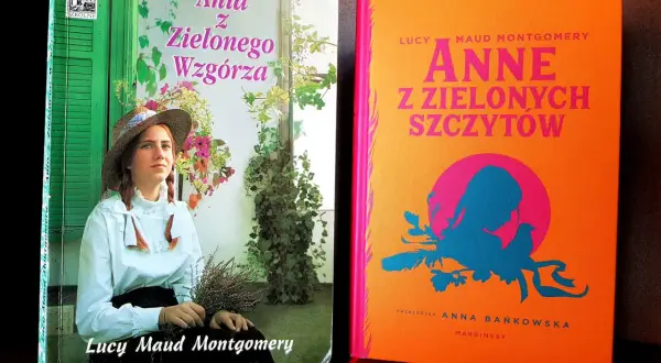 Dwie okładki książek "Ania z Zielonego Wzgórza" - jedna z portretem Ani, druga z ilustracją.
