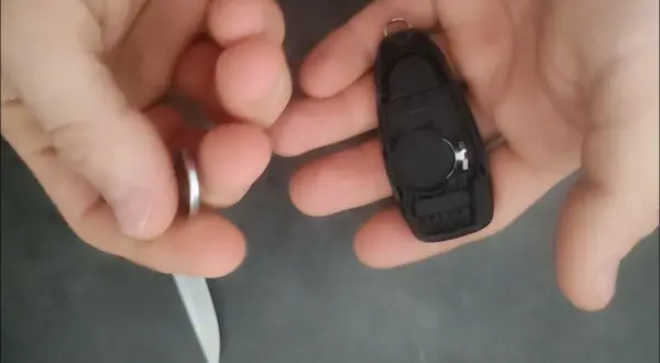 Wymiana baterii pilot Mondeo MK4 – proste kroki, aby uniknąć problemów