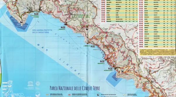 Mapa szlaków turystycznych Cinque Terre, Włochy. Widoczne nazwy miejscowości: Riomaggiore, Manarola, Corniglia, Vernazza, Monterosso.
