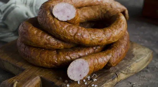 Kiełbasa z indyka: Twój prosty przepis na soczysty wyrób bez chemii