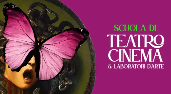 Scuola di Teatro Cinema & Laboratori d'Arte: un'immagine surreale con una farfalla rosa su Medusa, simbolo di un teatro di ricerca innovativo.