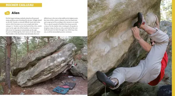Wspinacz wykonuje trudny ruch na skale w Fontainebleau. Fontainbleau bouldering to wyzwanie dla każdego miłośnika wspinaczki.