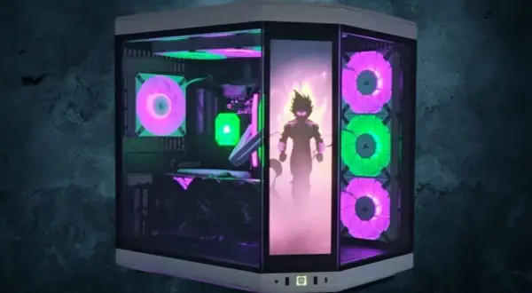 Ein Gaming-PC mit ARGB-Beleuchtung, die einen Anime-Charakter in Szene setzt. Die Lüfter leuchten in Pink und Grün, ein starker Kontrast zu reinem RGB.