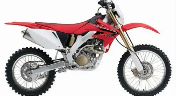 Honda CRF 250 ile ma koni? Sprawdź moc różnych modeli motocykla