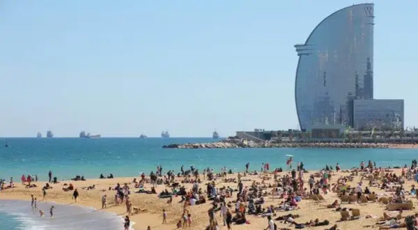 Ile trwa lot z Wrocławia do Barcelony? Zaskakujące fakty o czasie lotu