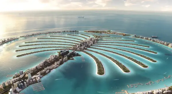Sztuczne wyspy w kształcie palmy w Jebel Ali, Dubaj, z luksusowymi hotelami i rezydencjami.